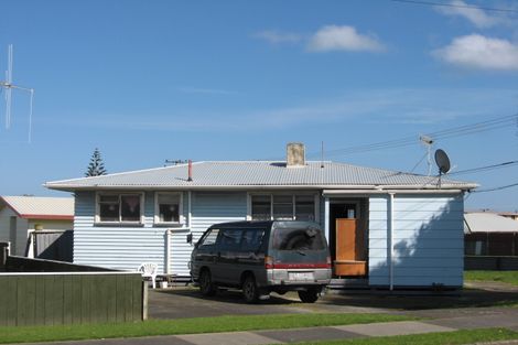 Photo of property in 23 Hood Street, Castlecliff, Whanganui, 4501