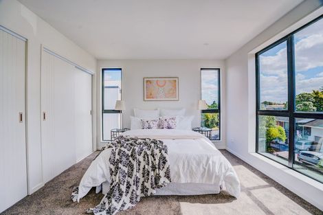 Photo of property in 1/12 South Pacific Place, Henderson, Auckland, 0612