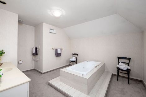 Photo of property in 4 Woodford Terrace, Ilam, Christchurch, 8053