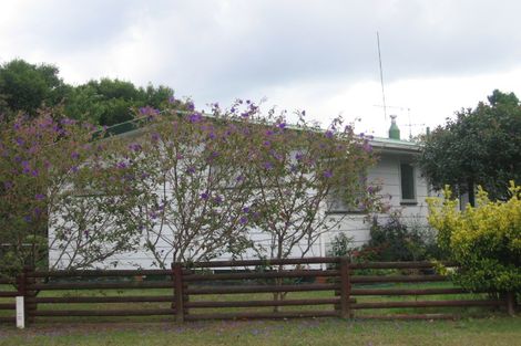 Photo of property in 23 The Grove, Titirangi, Auckland, 0604