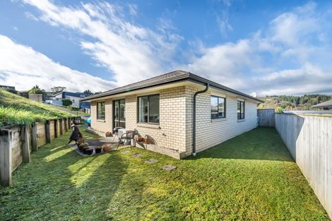 Photo of property in 94 Sunstone Crescent, Timberlea, Upper Hutt, 5018