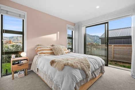 Photo of property in 17 Tuke Lane, Wanaka, 9305