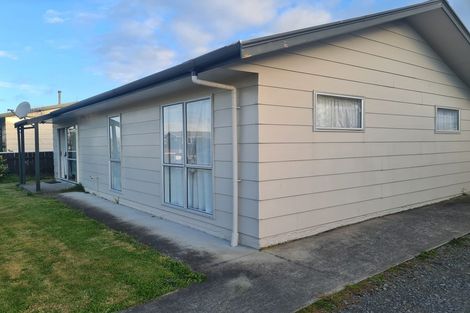 Photo of property in 15 Leander Place, Milson, Palmerston North, 4414