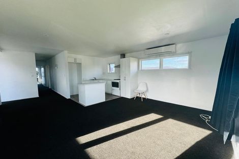 Photo of property in 3/4313 Great North Road, Glendene, Auckland, 0602