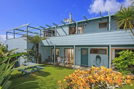 Photo of property in 2/39 Parr Terrace, Castor Bay, Auckland, 0620