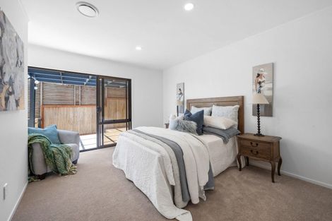 Photo of property in 28 Falstaff Place, Half Moon Bay, Auckland, 2012