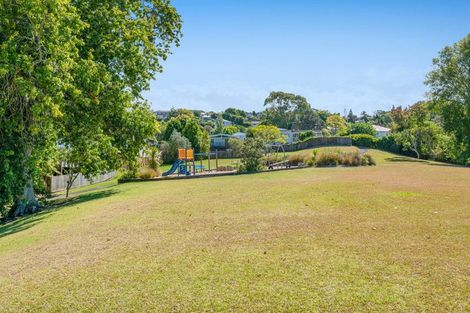 Photo of property in 8 Teviot Place, Totara Vale, Auckland, 0629
