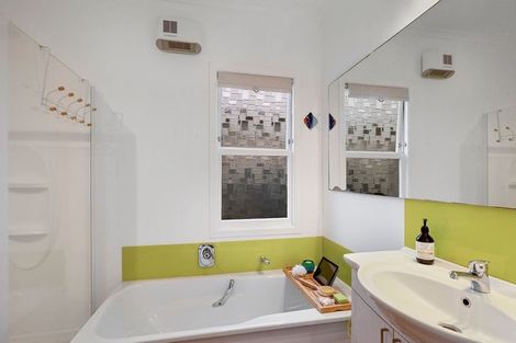 Photo of property in 22a Whiteley Street, Moturoa, New Plymouth, 4310