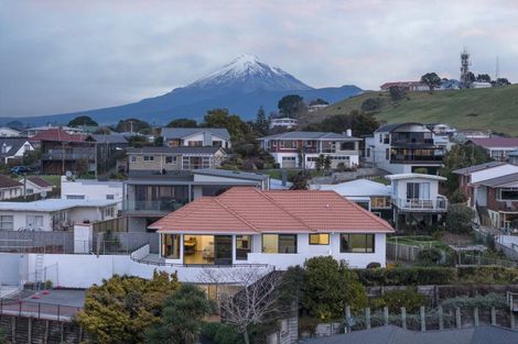 Photo of property in 23 Peace Avenue, Moturoa, New Plymouth, 4310
