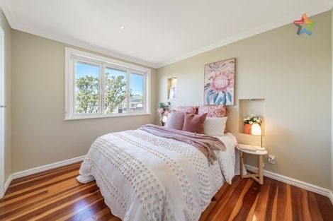 Photo of property in 21 Franklyn Road, Tawa, Wellington, 5028