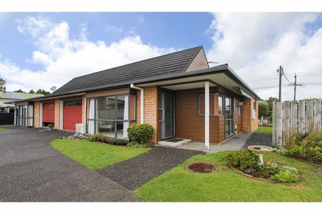 Photo of property in 2/56 Larnoch Road, Henderson, Auckland, 0610