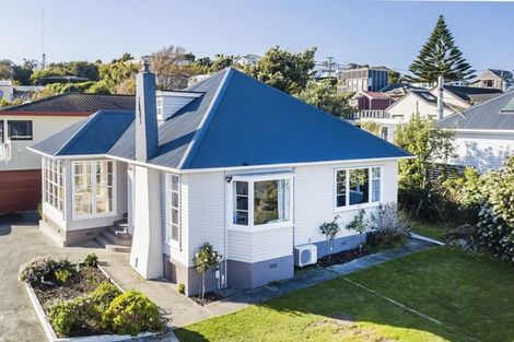 Photo of property in 8a Bay Drive, Titahi Bay, Porirua, 5022