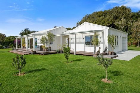 Photo of property in 130 Cross Road, Lepperton, New Plymouth, 4373
