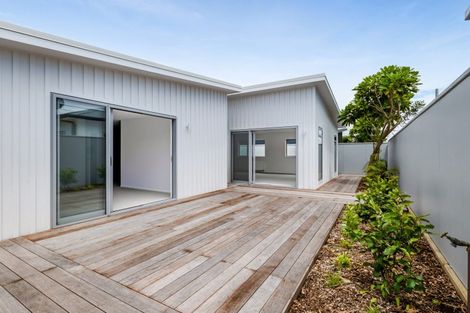 Photo of property in 7c Strandon Place, Strandon, New Plymouth, 4312
