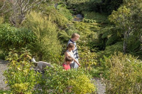 Photo of property in 33 Oakum Road, Whitby, Porirua, 5024