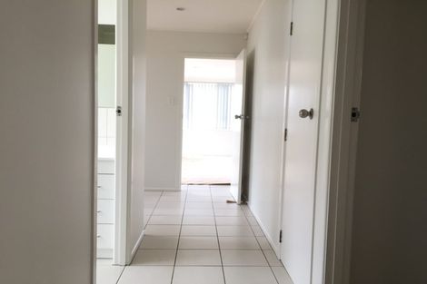 Photo of property in 2 Frank Evans Place, Henderson, Auckland, 0610