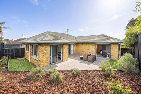 Photo of property in 25 Dairyland Drive, East Tamaki Heights, Auckland, 2016