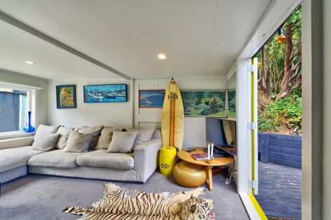 Photo of property in 29 Glenesk Road, Piha, New Lynn, 0772