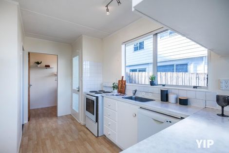 Photo of property in 68 Colchester Crescent, Newlands, Wellington, 6037