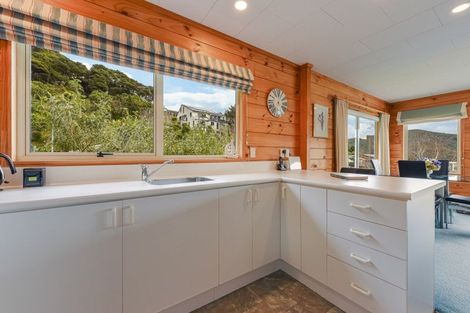 Photo of property in 22 Amelia Crescent, Waikawa, Picton, 7220