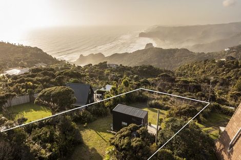 Photo of property in 6 Log Race Road, Piha, New Lynn, 0772