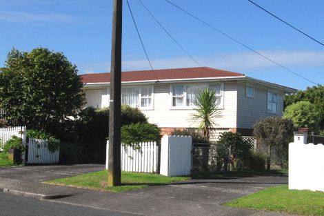 Photo of property in 2 Mayburn Road, Te Atatu Peninsula, Auckland, 0610