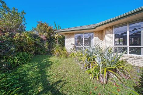 Photo of property in 5 Kasia Close, Massey, Auckland, 0614