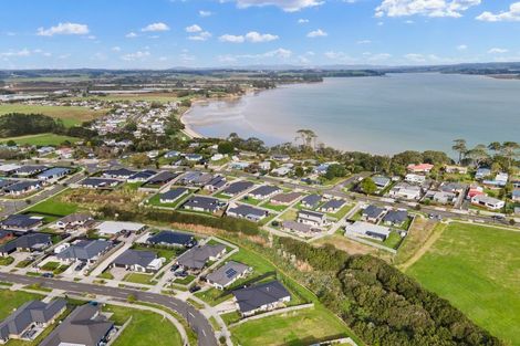 Photo of property in 19 Tahuna Minhinnick Drive, Glenbrook, Waiuku, 2681