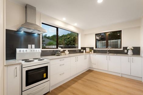 Photo of property in 2/21 Walter Strevens Drive, Conifer Grove, Takanini, 2112