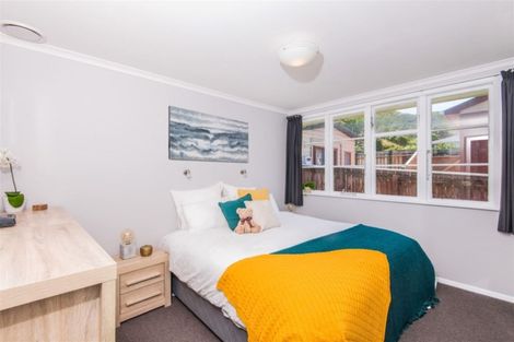 Photo of property in 37a Victory Crescent, Tawa, Wellington, 5028