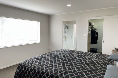 Photo of property in 2/2 Whitford Road, Howick, Auckland, 2014