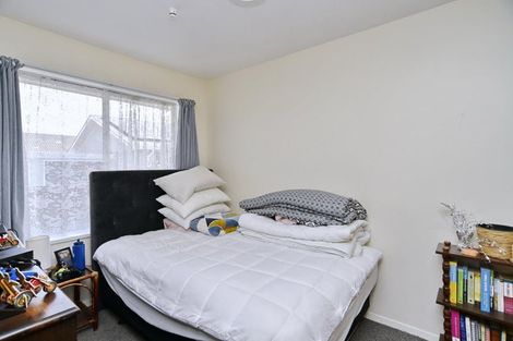 Photo of property in 2/122a Hay Street, Bromley, Christchurch, 8062