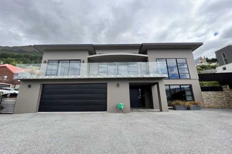 Photo of property in 70 Wynyard Crescent, Fernhill, Queenstown, 9300