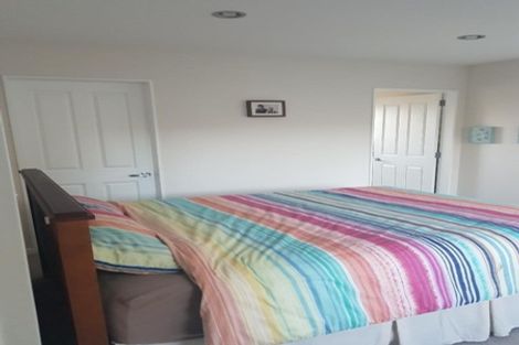 Photo of property in 28 Cosgrove Rise, Riverstone Terraces, Upper Hutt, 5018