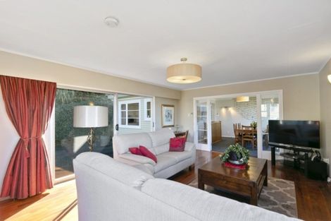 Photo of property in 31 Rakeiora Grove, Korokoro, Lower Hutt, 5012