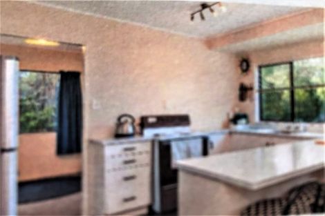 Photo of property in 5 San Bernadino Drive, Henderson, Auckland, 0612