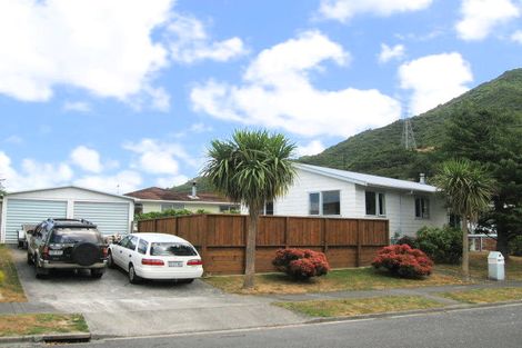 Photo of property in 2 Topeka Grove, Totara Park, Upper Hutt, 5018