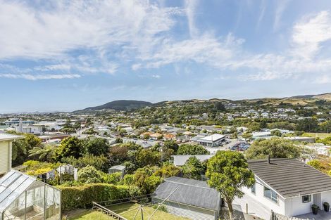 Photo of property in 4 Te Reinga View, Tawa, Wellington, 5028