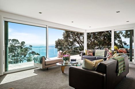 Photo of property in 33 Chelverton Terrace, Red Beach, 0932