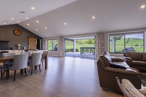 Photo of property in 102 Lindsay Road, Waipukurau, 4283