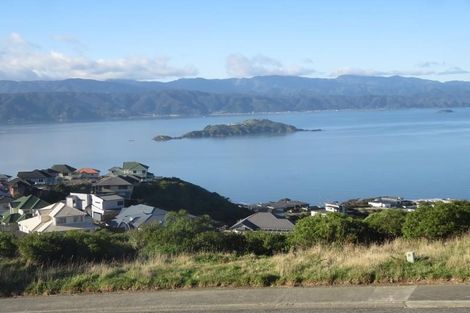 Photo of property in 5b Sunhaven Drive, Newlands, Wellington, 6037