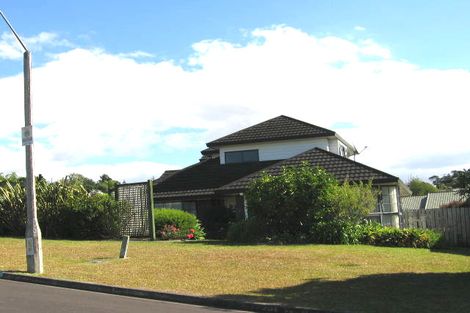 Photo of property in 11 Goldfinch Rise, Unsworth Heights, Auckland, 0632