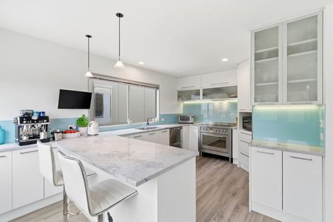 Photo of property in 10 Cadiz Lane, Mount Pleasant, Christchurch, 8081