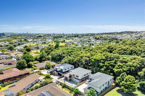 Photo of property in 114b Everglade Drive, Totara Heights, Auckland, 2105