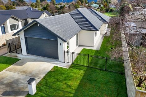 Photo of property in 2 Van Baarle Close, Carterton, 5713