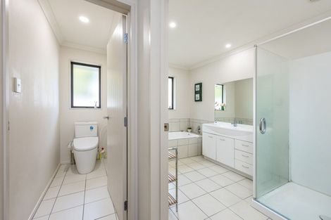 Photo of property in 6 Lough Derg Place, Pinehill, Auckland, 0632