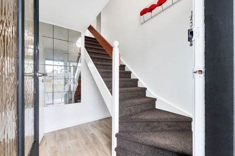 Photo of property in 4 St Catherine Crescent, West Harbour, Auckland, 0618