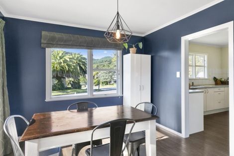 Photo of property in 76 Raroa Terrace, Tawa, Wellington, 5028