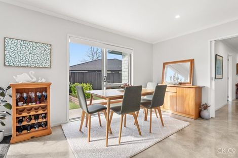 Photo of property in 14 Passchendaele Grove, Trentham, Upper Hutt, 5018