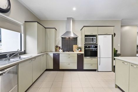 Photo of property in 17 Pitoitoi Avenue, Greenhithe, Auckland, 0632